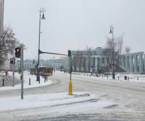 Zima w Warszawie. Zasypane chodniki, ulice, place [GALERIA]