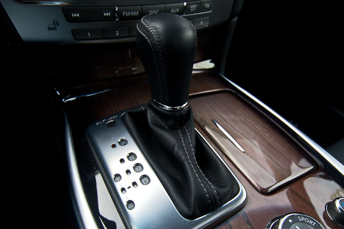 Infiniti Q70h Premium Tech