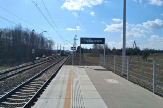 Śmiertelny wypadek w Piekoszowie. Pociąg relacji Wrocław-Lublin potrącił mężczyznę