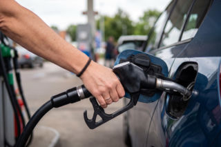 Hurtowe ceny paliw 26.09.2026. Ostre cięcia w cennikach rafinerii na przekór globalnym trendom