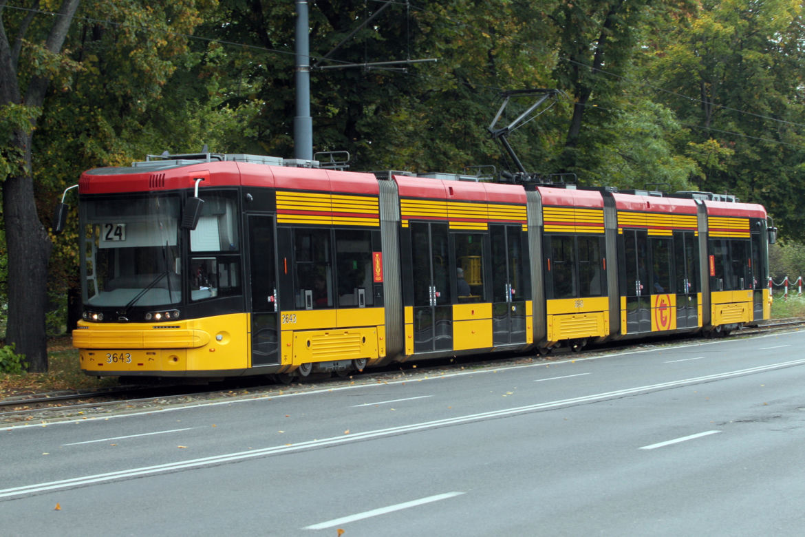 Tak ostrych cięć w komunikacji w Warszawie dawno nie było. Pasażerowie wściekną się jak nigdy