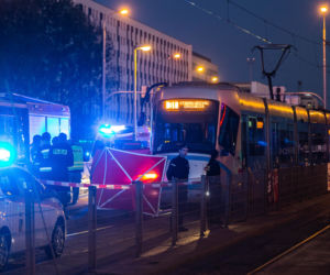 Kibic wpadł pod tramwaj