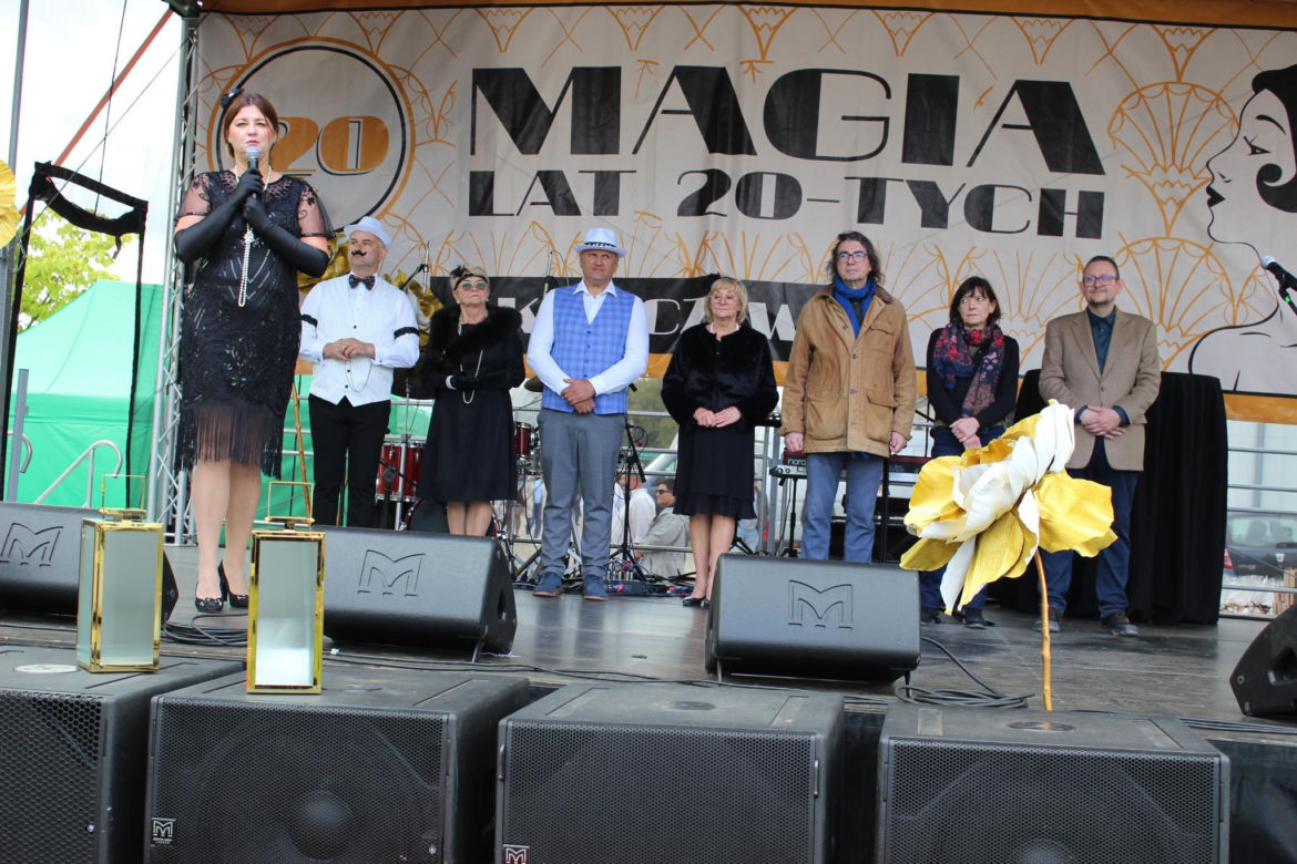 Było spotkanie z modą, muzyką i samochodami z lat 20. w Korczewie. Za nami impreza „Magia lat 20-tych” 2025