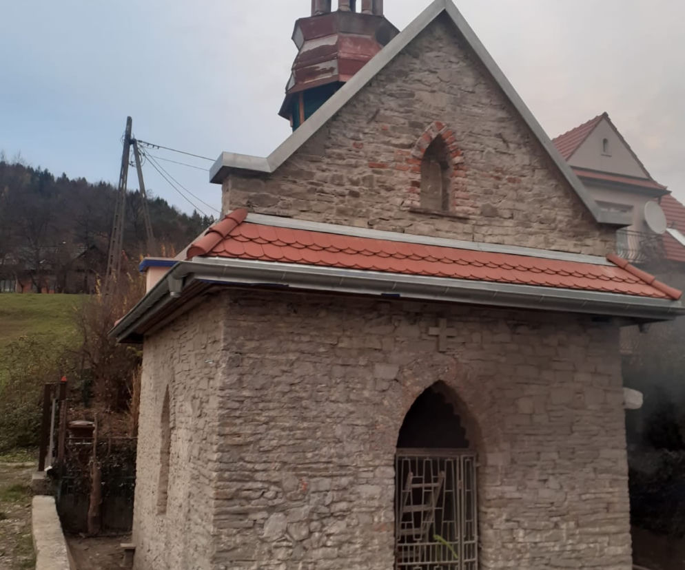 Podpalił kapliczkę w Jasienicy. 38-latek złapany na gorącym uczynku