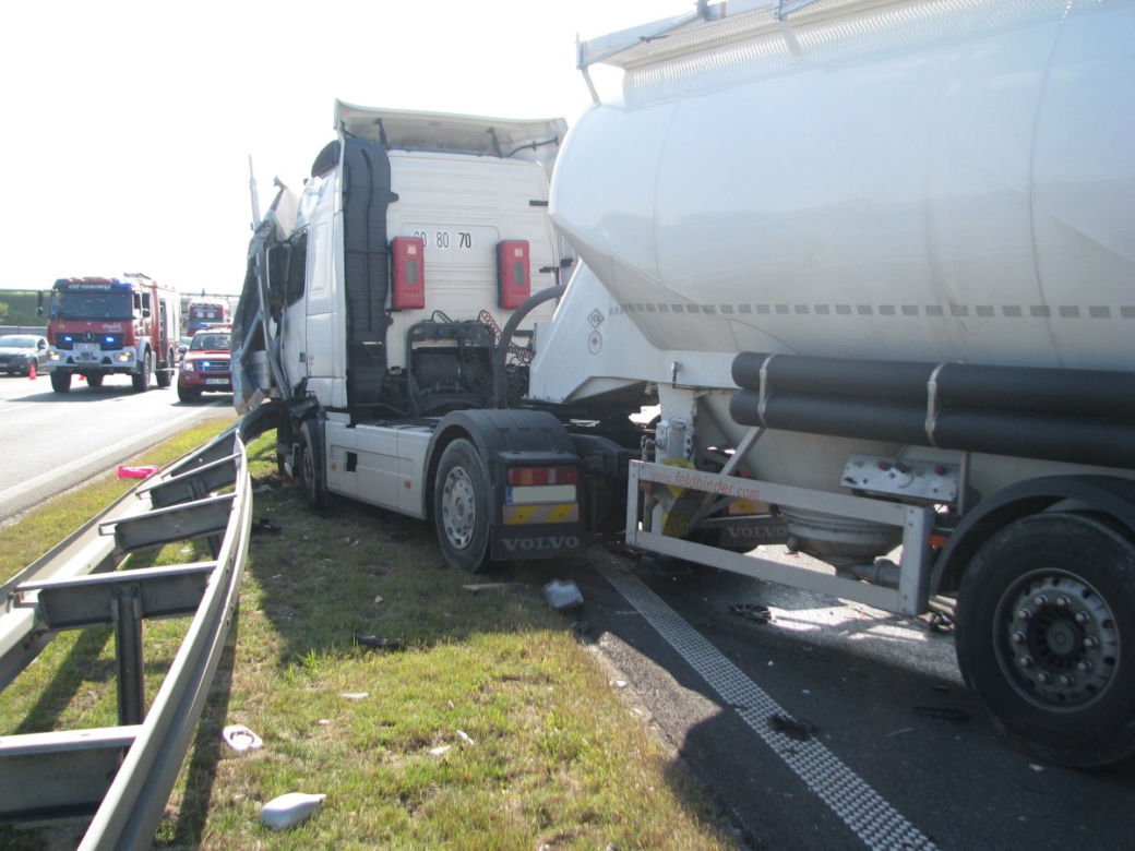 Karambol na A4. Jak 7 samochodów zablokowało całą autostradę? [ZDJĘCIA]