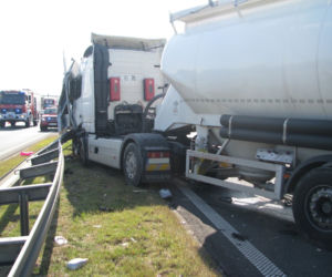 Karambol na A4. Jak 7 samochodów zablokowało całą autostradę? [ZDJĘCIA]