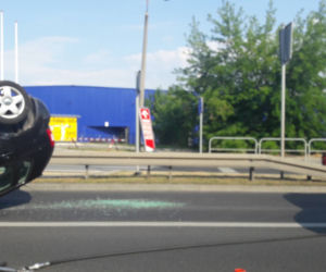 Kraków: Groźny wypadek na ul. Jasnogórskiej! Dachował samochód osobowy [ZDJĘCIA]