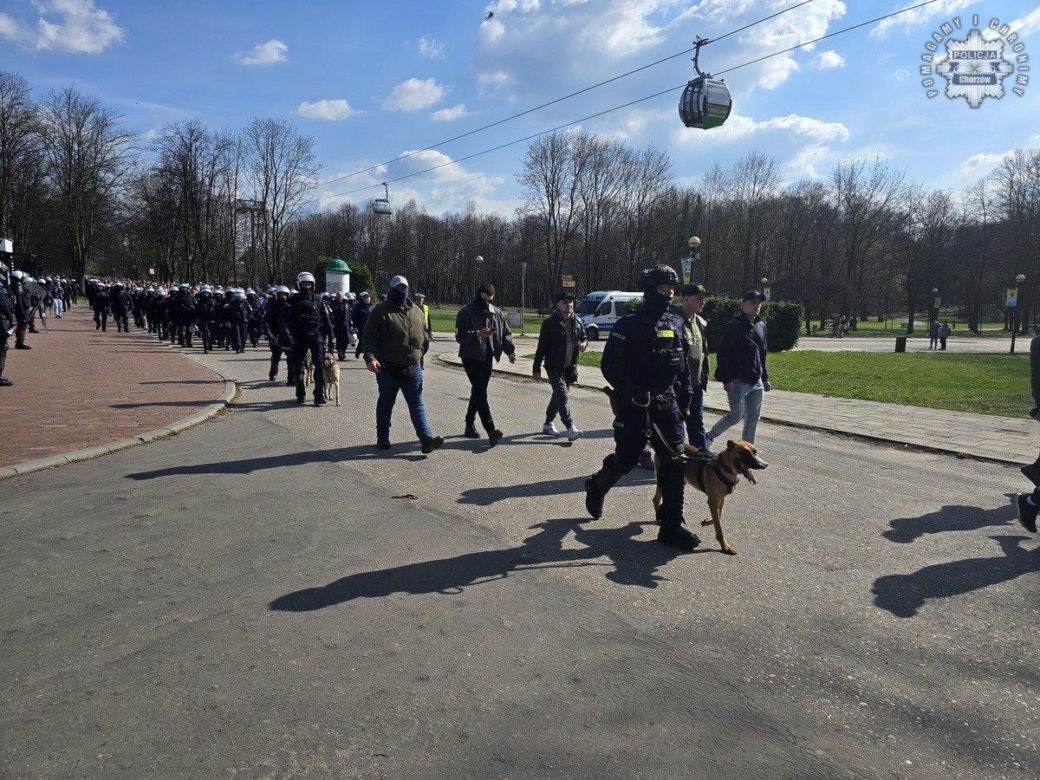 Incydenty podczas meczu Ruchu Chorzów z Legią Warszawa. Interweniowała policja