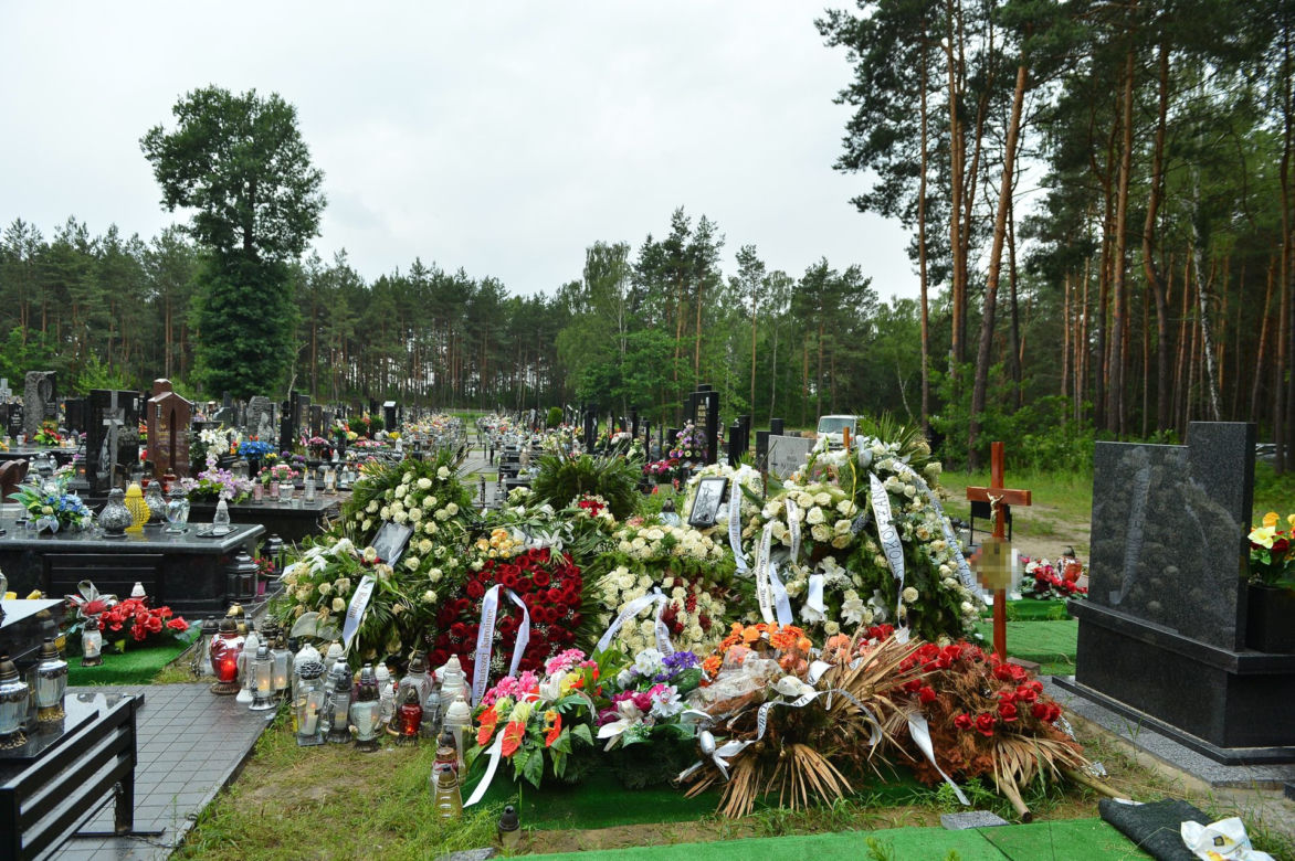 Grób zmarłej motocyklistki Karoliny z Zielonki