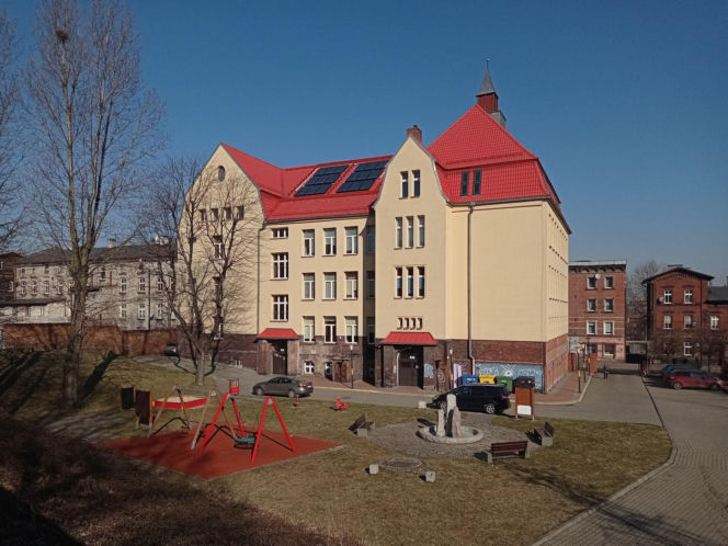 Przejęło nazwę od wchłoniętej wsi. Dzisiaj jest jednym z najważniejszych miast w województwie śląskim