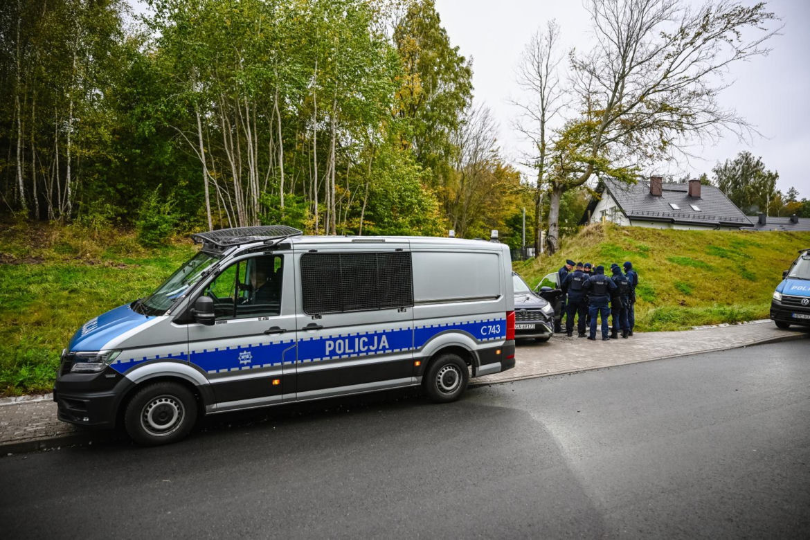Poszukiwany ojciec zamordowanego Olusia może być uzbrojony. Dodatkowe środki bezpieczeństwa