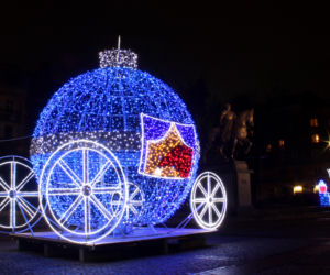 Iluminacja świąteczna na pl. Lotników