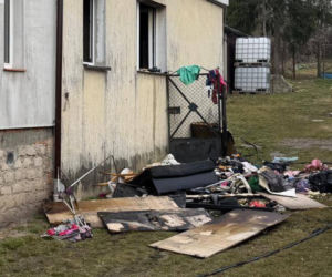 Tragiczny pożar w budynku wielorodzinnym. Dwoje małych dzieci nie przeżyło!