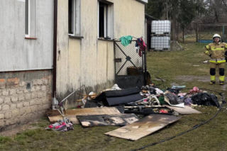 Tragiczny pożar w budynku wielorodzinnym. Dwoje małych dzieci nie przeżyło!