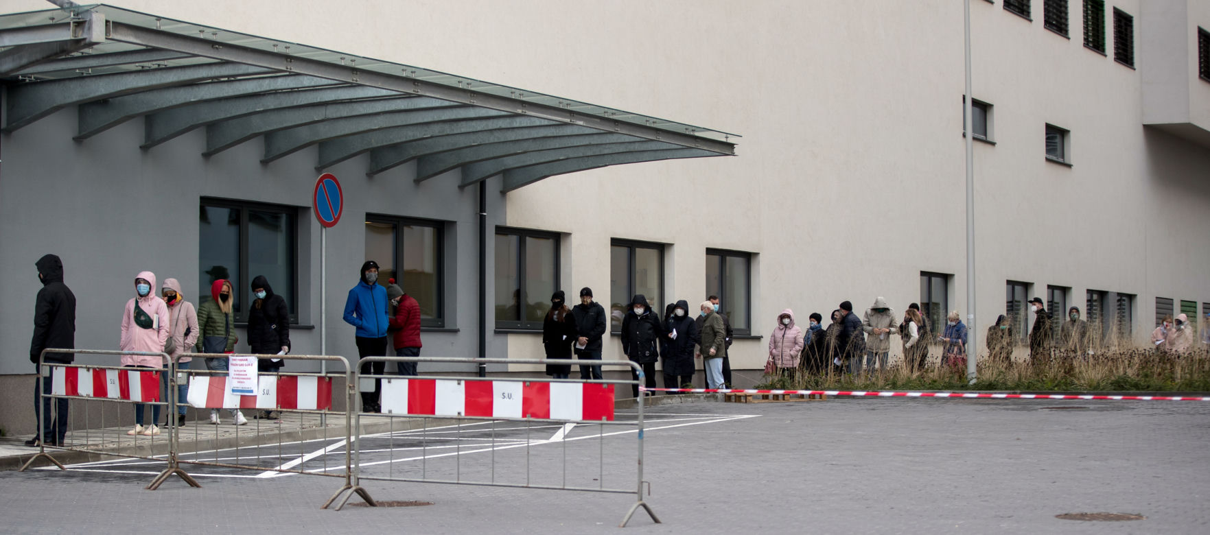 Ogromne kolejki do testów na koronawirusa w Krakowie