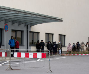 Ogromne kolejki do testów na koronawirusa w Krakowie