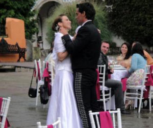 Nieposkromiona miłość (Amor bravio). Ślub Camili (Silvia Navarro) i Daniela (Cristian de la Fuente)