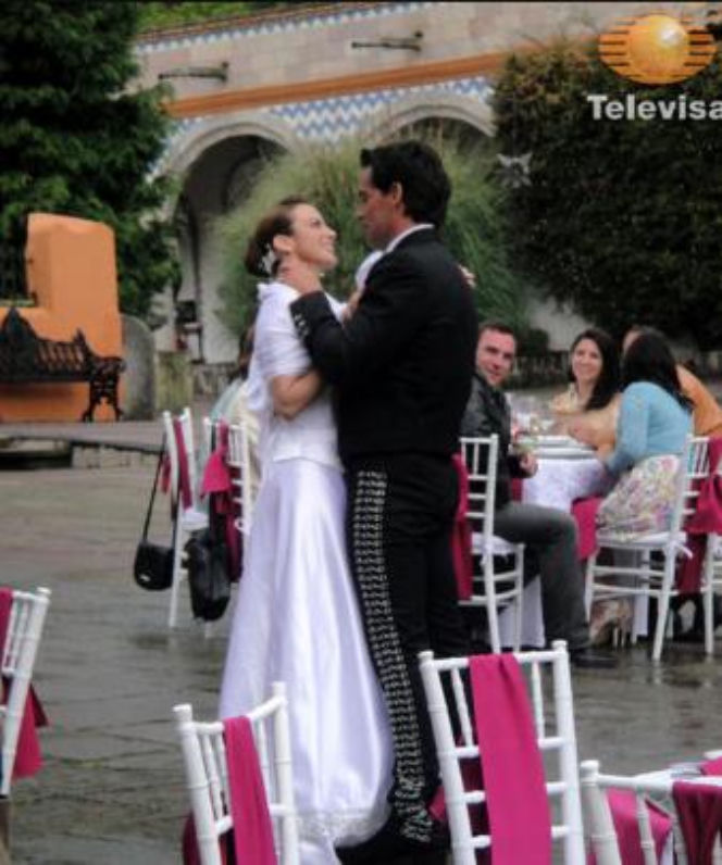 Nieposkromiona miłość (Amor bravio). Ślub Camili (Silvia Navarro) i Daniela (Cristian de la Fuente)