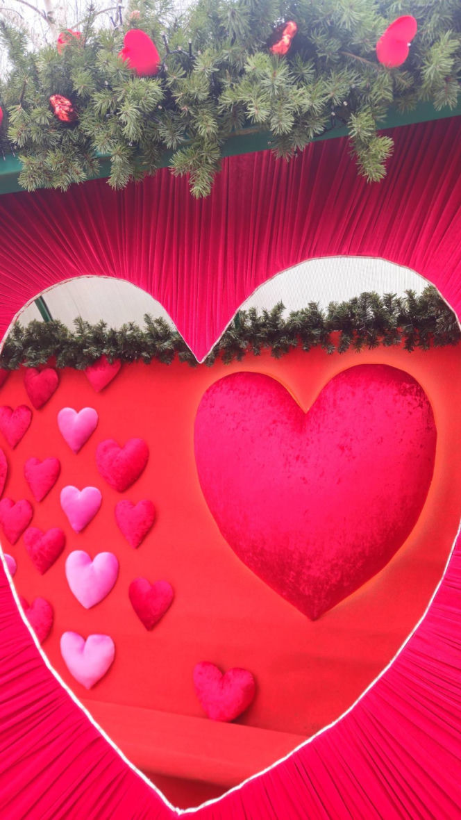 Romantyczny przystanek autobusowy w Moczyłach