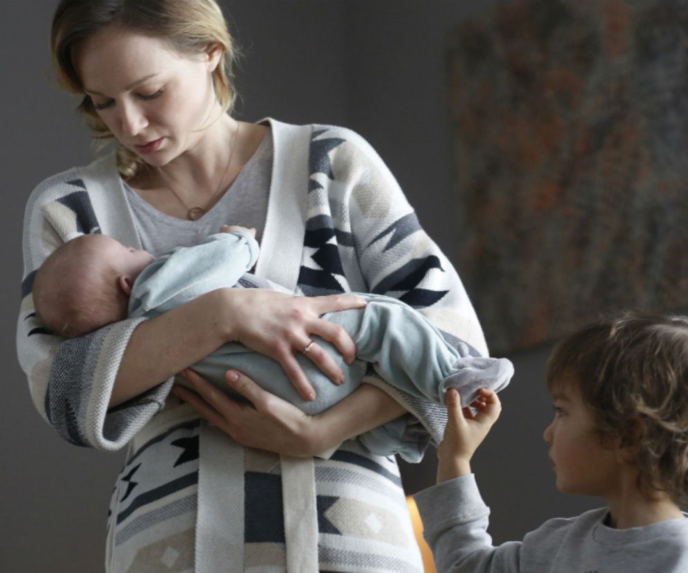 O mnie się nie martw 12 sezon odc. 2. Sylwia (Aleksandra Adamska), jej córka Zosia (Zoja Dawicka), Zbyszek (Feliks Probola)