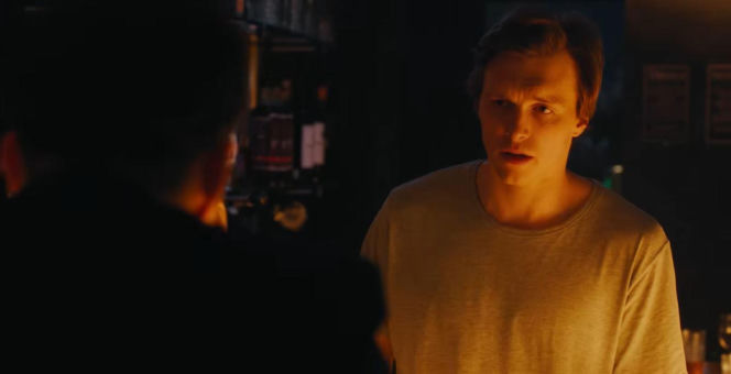 Kadry z teledysku "Chciałem być kimś" i filmu "Król dopalaczy"