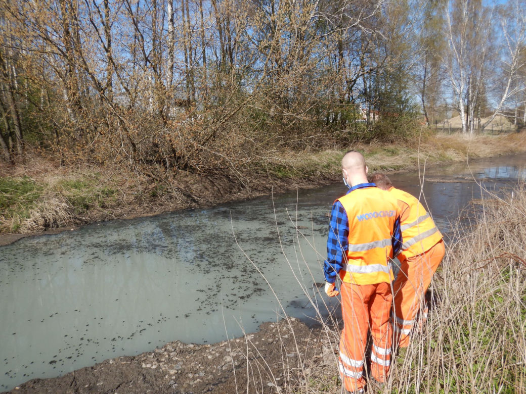 Łódź: Ktoś ZATRUŁ rzekę Olechówkę