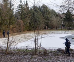 Wiktorek wpadł z mamą do stawu