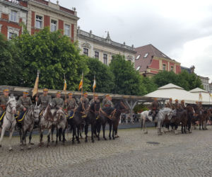 Przybyli ułani... świętować na Rynku w Lesznie