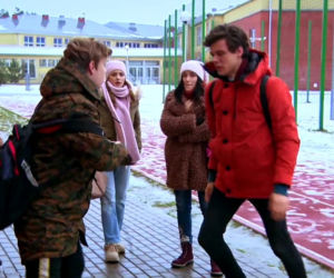Barwy szczęścia, odc. 2069. Tymon (Jakub Wróblewski), Kacper (Jakub Szlachetka), Kajtek (Jakub Dmochowski), Magda (Natalia Sierzputowska), Oliwka (Wiktoria Gąsiewska)