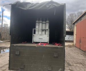 Terytorialsi z Kujaw i Pomorza transportują butle z tlenem
