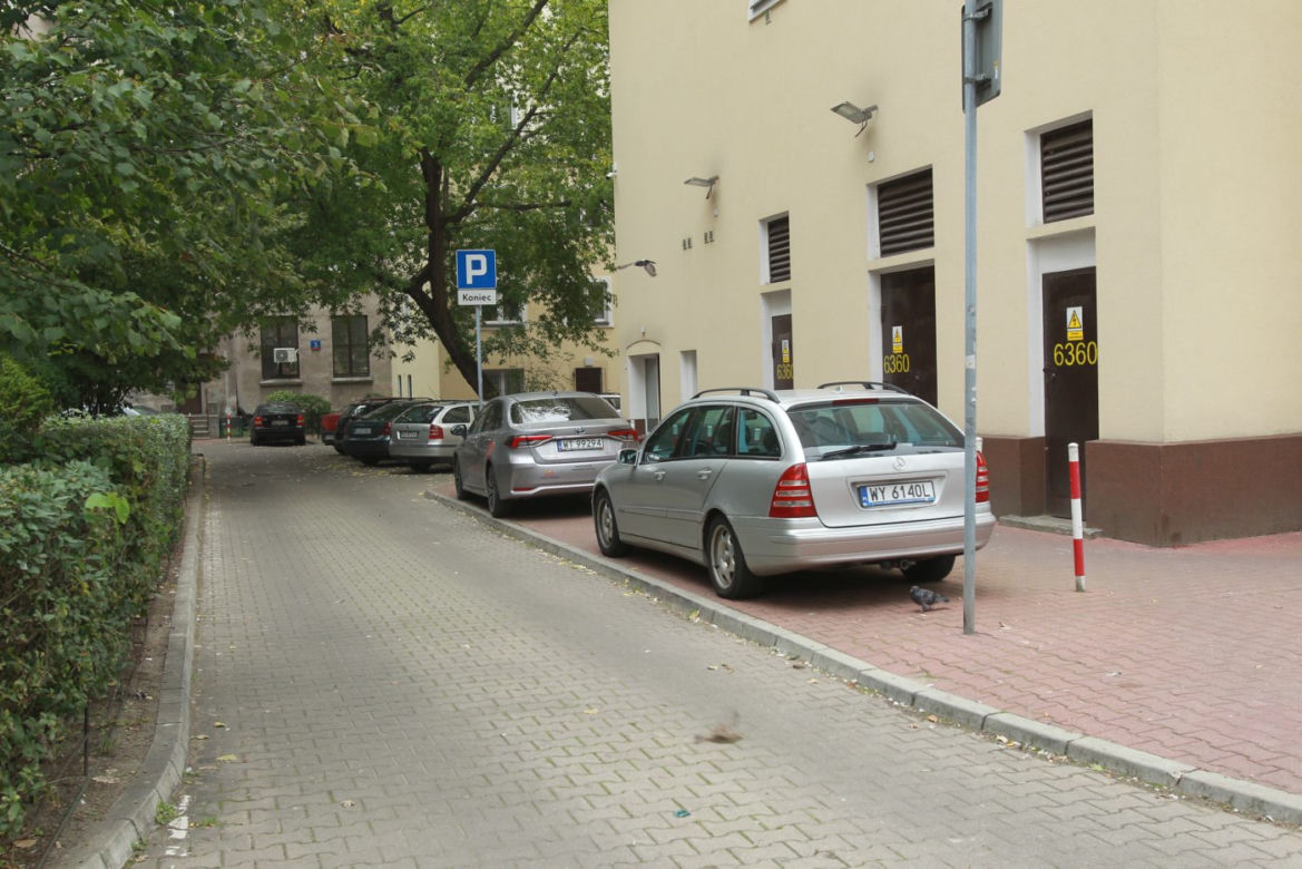  Wyrzucą samochody z wolskich podwórek 