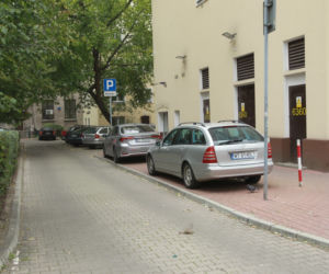  Wyrzucą samochody z wolskich podwórek 