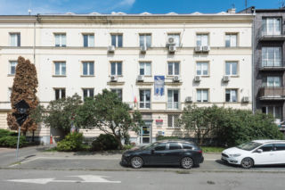 Były wykładowca z zarzutami zgwałcenia i przestępstw seksualnych. Nie przyznał się