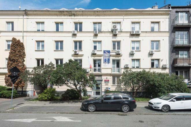 Były wykładowca z zarzutami zgwałcenia i przestępstw seksualnych. Nie przyznał się