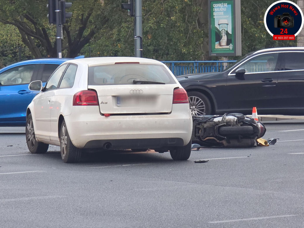 Wypadek na Mokotowie. Kierowca skutera trafił do szpitala 