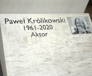 Minęło już kilka lat od śmierci Pawła Królikowskiego. Tak dziś wygląda grób Kusego z Rancza