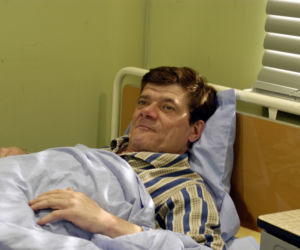 Henryk Gołębiewski: Daleko od noszy