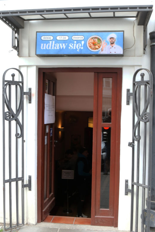 Nowa restauracja w Warszawie szokuje. "Udław się i wy*******aj"