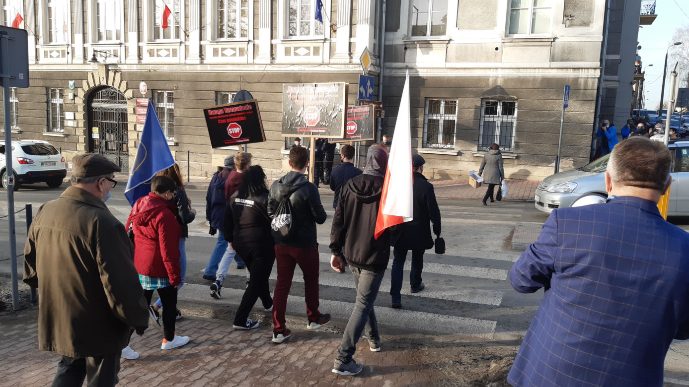 Stop podwyżkom za wodę! Uliczny protest mieszkańców Tarnowa