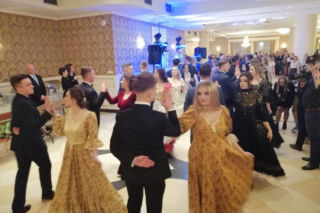 Większość nauczycieli nie chce robić w tym roku studniówek. Jest Omikron, więc zgromadzenia to proszenie się o tragedie