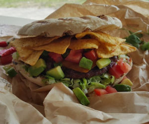 Gdzie zjeść dobrego burgera? TOP 10 burgerowni w Warszawie, które musisz odwiedzić [RANKING]