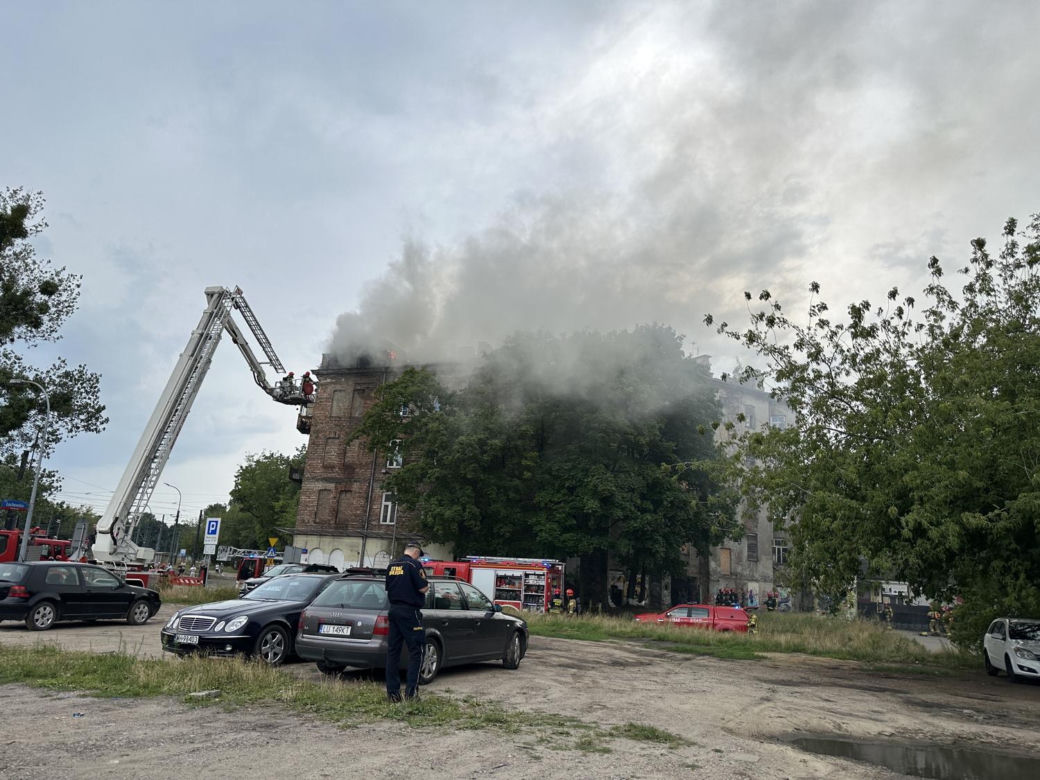 Wielki pożar na Pradze-Północ. Kłęby czarnego dymu nad Warszawą