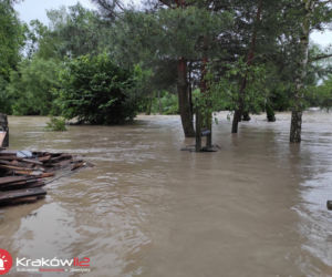 Małopolska: alarmy przeciwpowodziowe, podtopienia, nieprzejezdne drogi