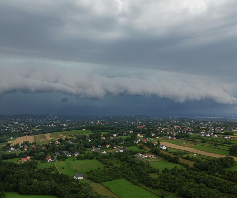 Gwałtowne burze nie odpuszczają!. Najgorzej w trzech województwach [19.07.2026]