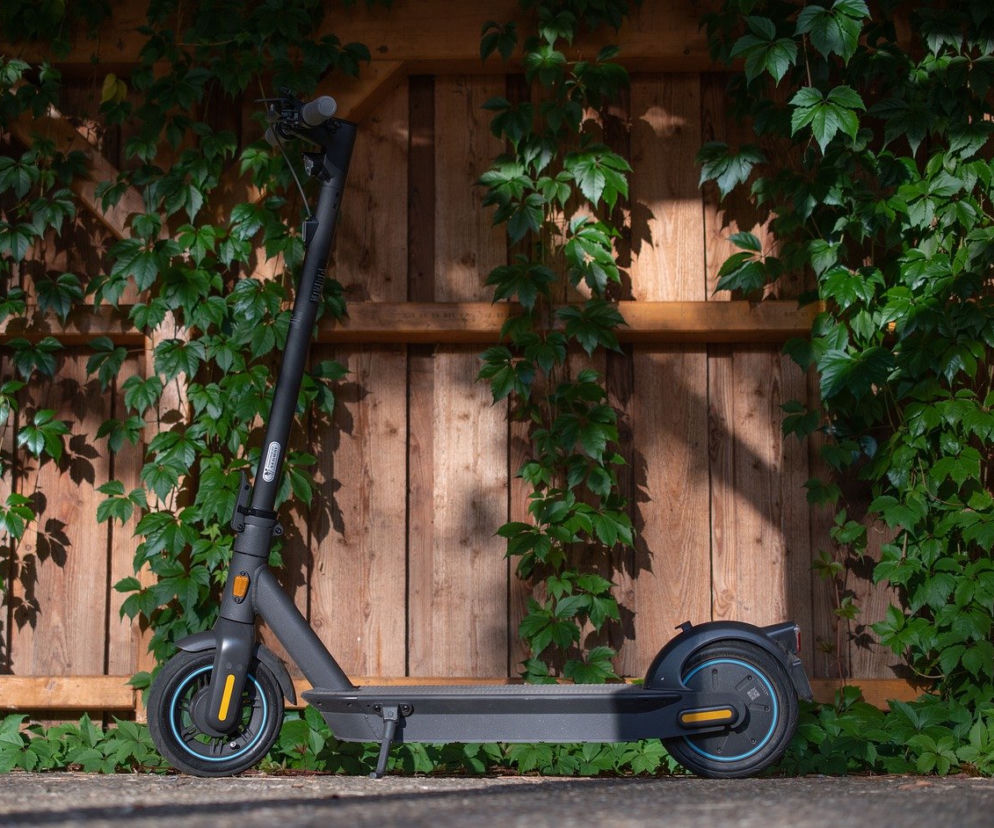 Hulajnogi elektryczne nowe przepisy 2021. Od jakiego wieku?