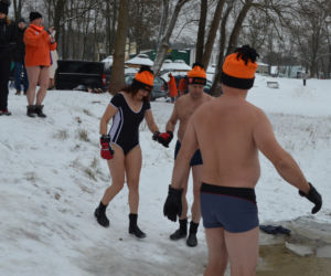 Morsowanie nasz nowy zimowy sport narodowy. Dziś na PIACHACH ponad setka morsów