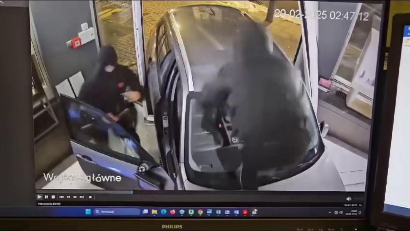 Wjechali autem do jubilera, a potem uciekli z łupem! Jest nagranie z napadu