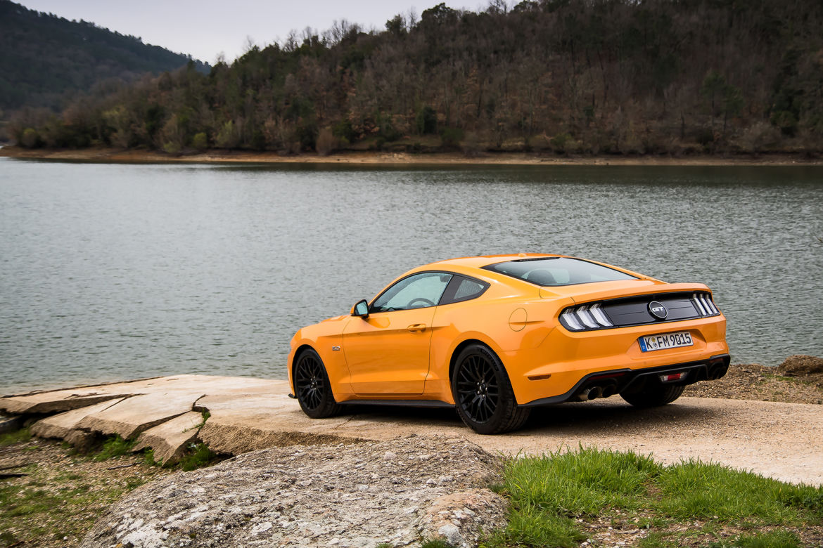 Ford Mustang GT 5.0 V8 Fastback lifting 2018