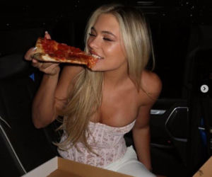 Jutta Leerdam je pizzę w gorsecie