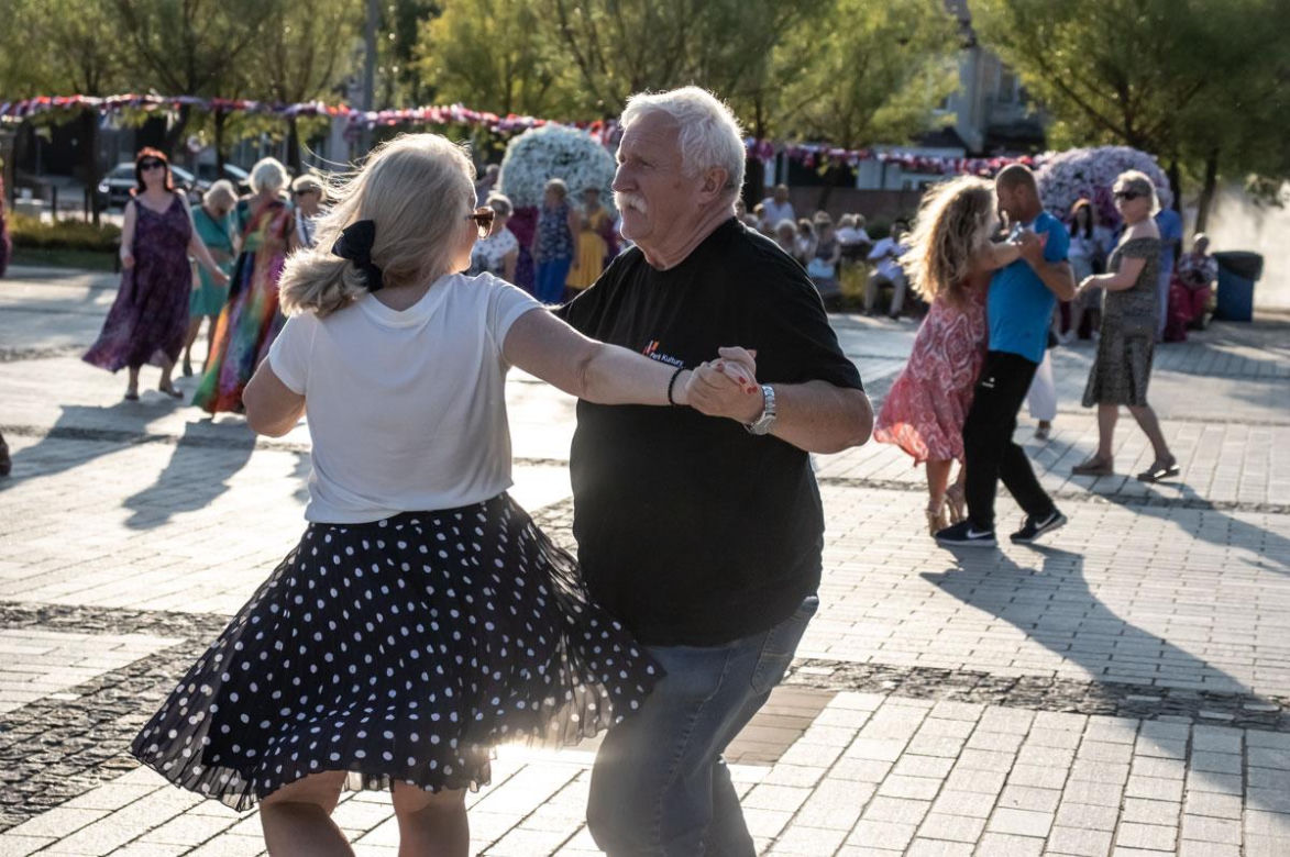 Starachowice i Międzypokoleniowa Potańcówka – Hit sezonu, który pokochali wszyscy